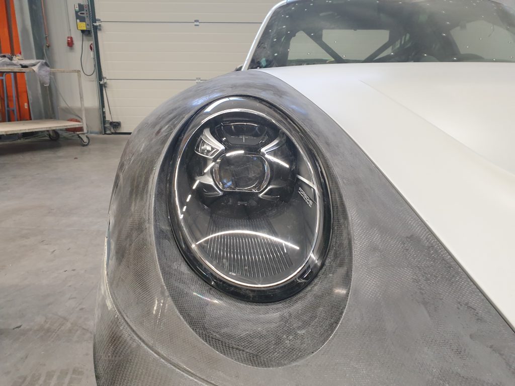 Porsche Marsien Montage Scheinwerfer (3)